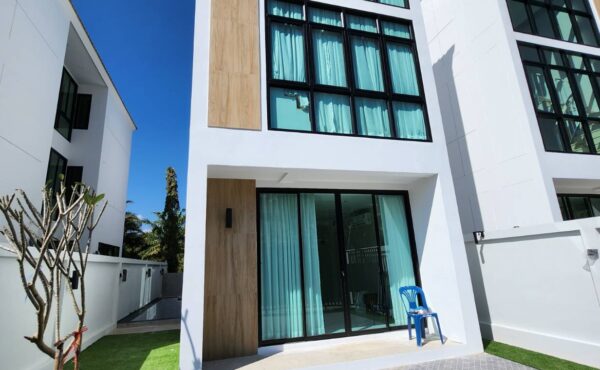 Pool Villa 3 ชั้น  บ้านสไตล์  Premium พร้อมสระว่ายน้ำในตัว  ทำเล Mae Rim Montessori School   AMR-V0031