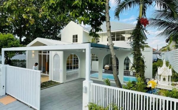 ให้เช่า Pool Villa 2 ชั้น  ใกล้ตลาดแม่เหียะ เฟอร์นิเจอร์ครบครัน พร้อมเข้าอยู่