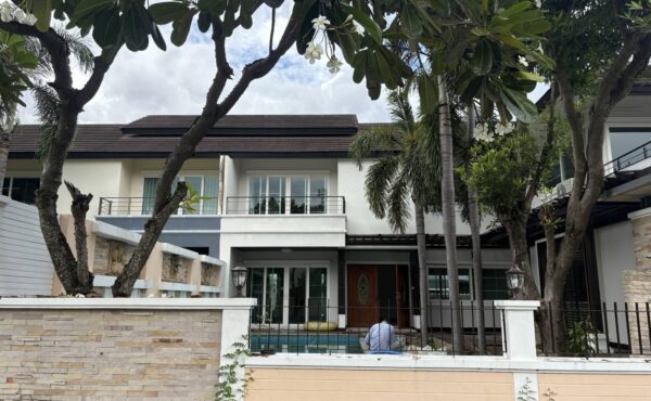 ให้เช่า Pool Villa สองชั้น บ้านในโครงการ ทำเลหางดง