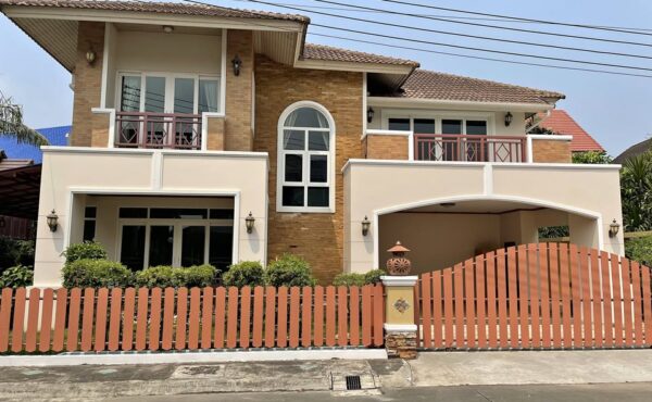 ให้เช่าบ้านเดี่ยว 2 ชั้น ในโครงการ  ทำเลดี ใกล้ศาลากลางเชียงใหม่ เดินทางสะดวก เหมาะสำหรับครอบครัว