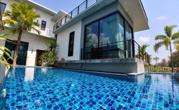 พลูวิลล่าสองชั้น หลังใหญ่ ในหมู่บ้าน เงียบสงบเป็นส่วนตัว AMR-V0003