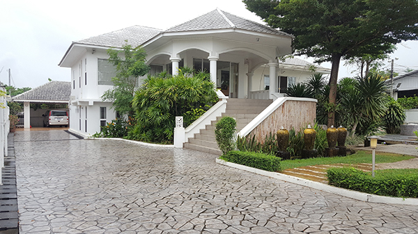 บ้านเดี่ยว 2 ชั้น  สไตล์บ้าน Premium พร้อมสระว่ายน้ำในตัว ทำเลกาดฝรั่ง วิลเลจ   AHD-V0005