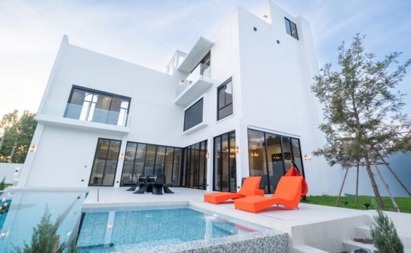 พลูวิลล่าหรู สไตล์โมเดิร์น หลังใหญ่ ตกแต่งครบพร้อมอยู่ ASS-V0030