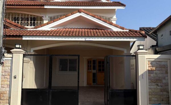 ทาวน์เฮ้าส์สองชั้น ใกล้ศูนย์ราชการ A2-H0133