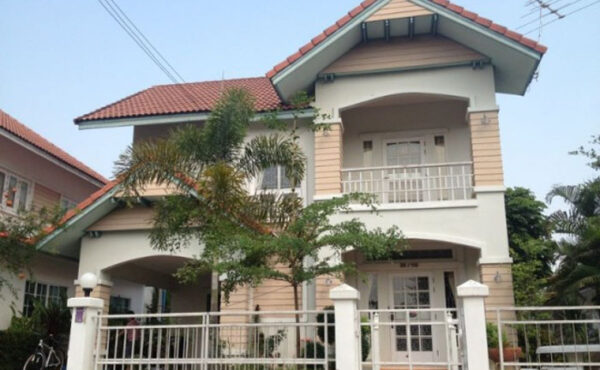 บ้านเดี่ยวสวย 2 ชั้น ในโครงการหมู่บ้านสุดหรู  ทำเลกาดฝรั่ง  AHD-H0007