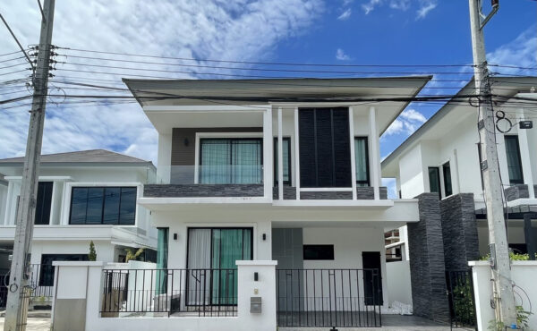 บ้านในโครงการ ใกล้รพ.ลานนาเพียง 5 นาที A2-H0136