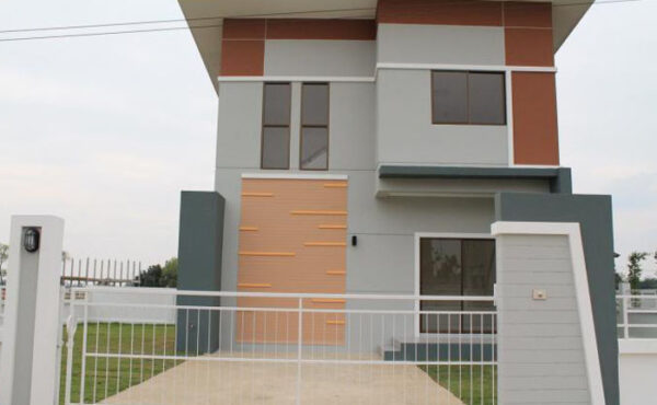 บ้านเดี่ยว สวยสไตล์โมเดิร์น ในโครงการหมู่บ้านสุดหรู ใกล้เมืองเชียงใหม่ AHD-H0011