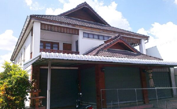 บ้านเดี่ยว 2 ชั้น สไตล์ล้านนาประยุกต์ ทำเลติดกับถนน   ใกล้Big C หางดง  AHD-H0032