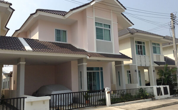 บ้านเดี่ยวสองชั้น ในโครงการระบบรักษาความปลอดภัยอย่างดี ทำเลกาดฝรั่ง AHD-H0049