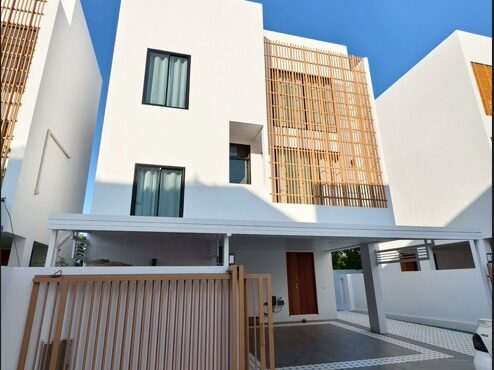 Pool Villa 3 ชั้น   นอกโครงการ  พร้อมสระว่ายน้ำส่วนตัว  ใกล้ รร.นานาชาติหลายแห่ง  A6-V0021