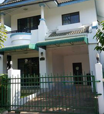 บ้านในโครงการจัดสรร น่าอยู่ ภายในกว้างขวาง สะอาด ทำเลดี  ใกล้เมือง  AHD-H0058