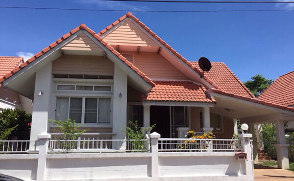 บ้านชั้นเดียวเป็นบ้านในโครงการมู่บ้านเงียบสงบ และมีการดูแลความปลอดภัยตลอด 24 ชม   AHD-H0062