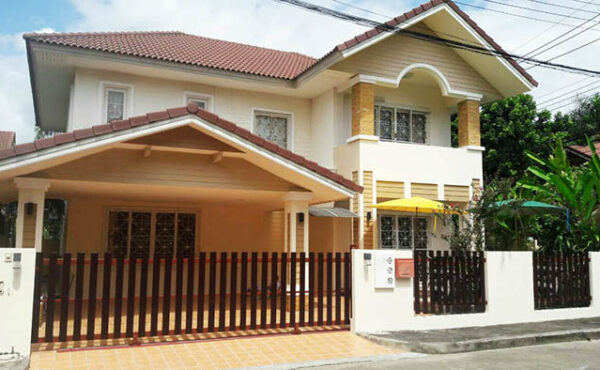 บ้านเดี่ยวสองชั้น ในโครงการไม่ไกลเมืองมาก ทำเลตลาดแม่เหียะ   AHD-H0068