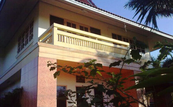 บ้านเดี่ยวสองชั้น ในโครงการหมู่บ้าน ทำเลดีใกล้กาดฝรั่ง   AHD-H0070