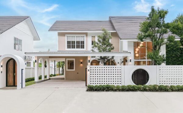 Pool villa 2 ชั้น กับบ้านสไตล์ Modern พร้อมสระว่ายน้ำในตัว ทำเลเซ็นทรัลเชียงใหม่ แอร์พอร์ต