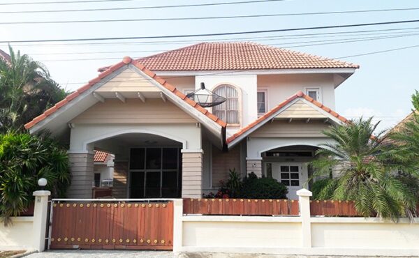 บ้านเดี่ยว 2 ชั้น ในโครงการหมู่บ้าน ทำเลกาดฝรั่ง AHD-H0083