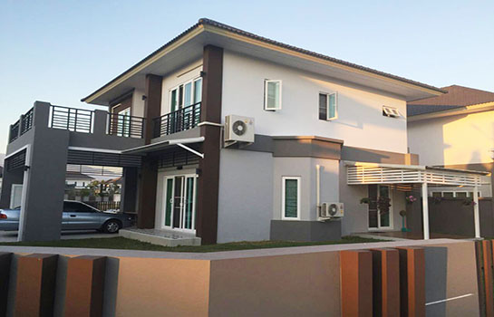 บ้านสองชั้นในโครงการหมู่บ้านปลอดภัย ใกล้เซเว่นและตลาดวิบูรณ์ทอง  AHD-H0092