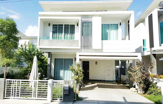 บ้านเดี่ยว 2 ชั้นหลังใหญ่ในโครงการหมู่บ้าน   ทำเลตลาดวิบูรณ์ทอง   AHD-H0106