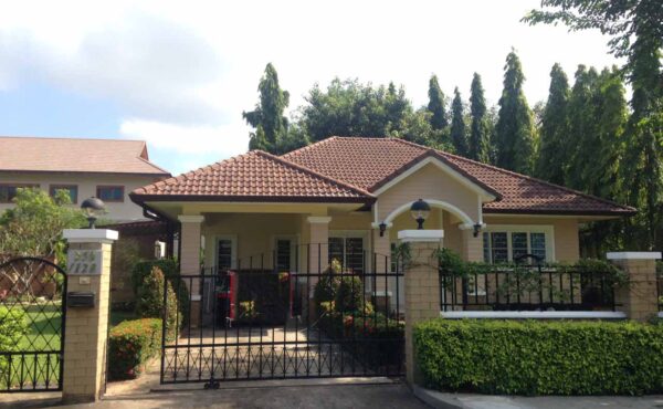 บ้านเดี่ยวชั้นเดียว  มีอุปกรณ์เฟอร์นิเจอร์ให้อย่างครบครัน    AHD-H0167