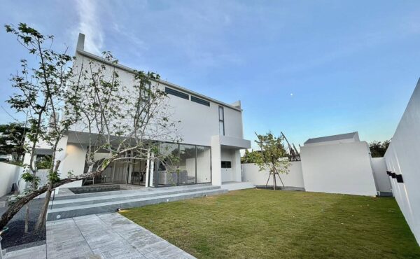 Pool Villa 2 ชั้น บ้านหรู   ใกล้โรงเรียนนานาชาติ