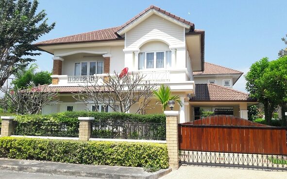 บ้านเดี่ยว 2 ชั้น ในโครงการ  มีเฟอร์นิเจอร์ครบชุดพร้อมเข้าอยู่   AHD-H0203