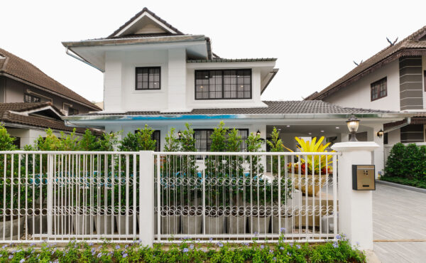 บ้านเดี่ยวสองชั้น พร้อมสระว่ายน้ำส่วนตัว   ทำเลมหาลัยเชียงใหม่    A8-V0026