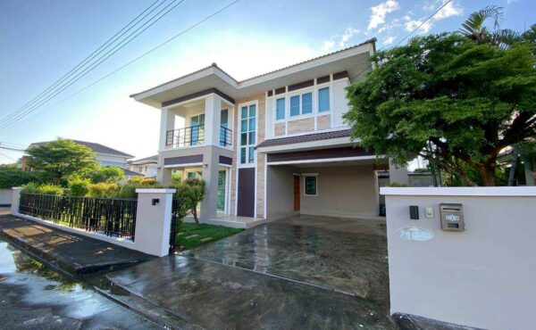 บ้านเดี่ยวสองชั้น   บ้านในโครงการ พร้อมระบบรักษาความปลอดภัยที่ดีเยี่ยม     ADK-H0374