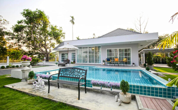 Pool villa ชั้นเดียวสไตล์ Modern พร้อมสระว่ายน้ำในตัว     AMR-V0023