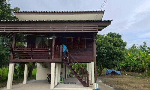บ้านไม้ยกสูง ทำเลชานเมือง เงียบสงบ ใกล้เขื่อนแม่กวง ASS-H1039