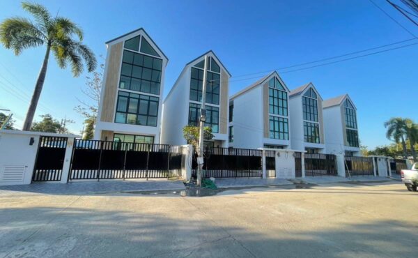 Pool Villa 3 ชั้น #แม่ริม AMR-V0033