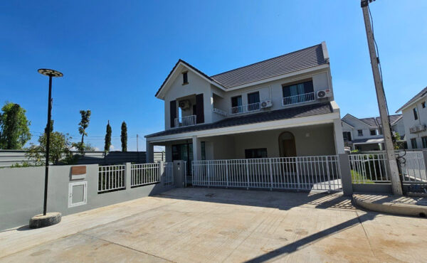 บ้านในโครงการหรูหลังใหญ่ใกล้โรงเรียนนานาชาติ  สนามกอล์ฟ  กาดฝรั่ง AHD-H1113