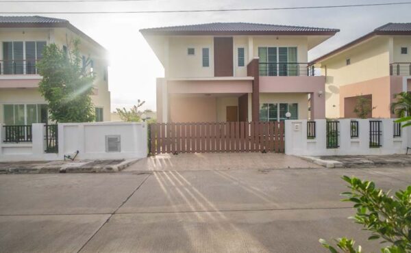 บ้านเดี่ยวสองชั้นหลังใหญ่ในโครงการ   ทำเลกาดฝรั่ง   AHD-H0159