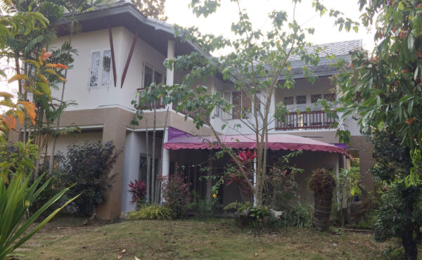 บ้านเดี่ยว 2 ชั้น พื้นที่กว้างขวาง  4 ไร่  กว่าๆ     ทำเลตลาดหางด  AHD-H0198