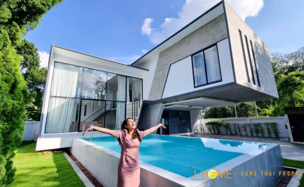 บ้านเดี่ยว 2 ชั้น  พร้อมสระว่ายน้ำในตัว ทำเลเมญ่า