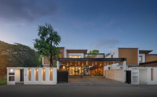 บ้านพูลวิลล่าหรู หลังใหญ่ ใกล้ตลาดวโรรส A9-V0020