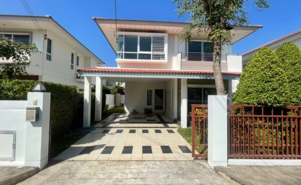 ให้เช่าบ้านเดี่ยวสองชั้น บ้านในโครงการ มีเฟอร์นิเจอร์ครบครันพร้อมเข้าอยู่