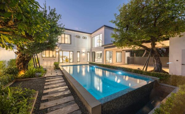 ให้เช่า Pool villa 2 ชั้น  บ้านพร้อมสระว่ายน้ำในตัว  สิ่งอำนวยความสะดวก แบบครบวงจร