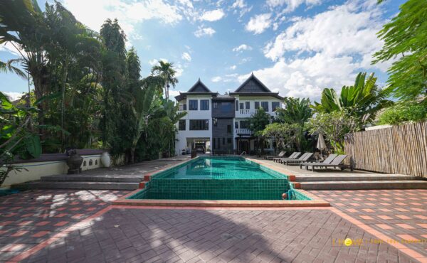 Pool villa สามชั้นสุดหรูพร้อมสระว่ายน้ำในตัว   ใกล้เซนทรัล แอร์พอร์ต