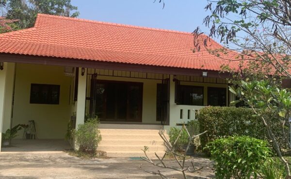 บ้านเดี่ยวชั้นเดียว พื้นที่ 160 ตารางว ทำเลธรรมชาติ   AHD-H0242