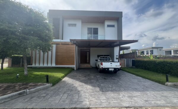 Pool Villa สองชั้น ทำเลตลาดอุ้ยทา  กับบ้านสไตล์ Modern พร้อมสระว่ายน้ำในตัว  ASP-V0026