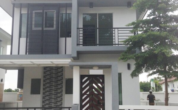 บ้านเดี่ยว 2 ชั้น   หมู่บ้านสงบเป็นส่วนตัว ทำเลกาดฝรั่ง    AHD-H0166