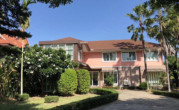 บ้านเดี่ยวสองชั้น ในโครงการ  สระว่ายน้ำส่วนตัว