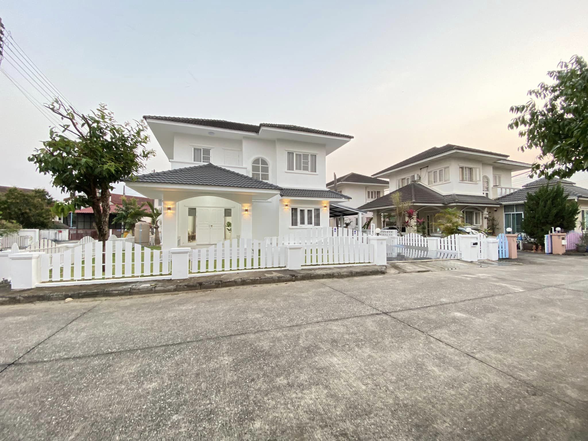 บ้านเดี่ยวสองชั้นให้เช่า 4 ห้องนอน 2 ห้องน้ำ ทำเลสันทรายน้อย ใกล้เซ็นทรัลเฟสติวัล เชียงใหม่ | รหัส A4-H0454