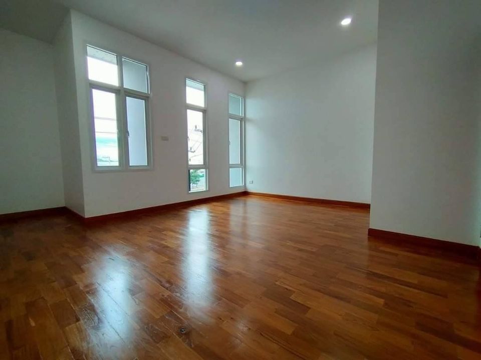 บ้านเดี่ยว 3 ชั้น กึ่งอาคารสำนักงาน  A6-H0348