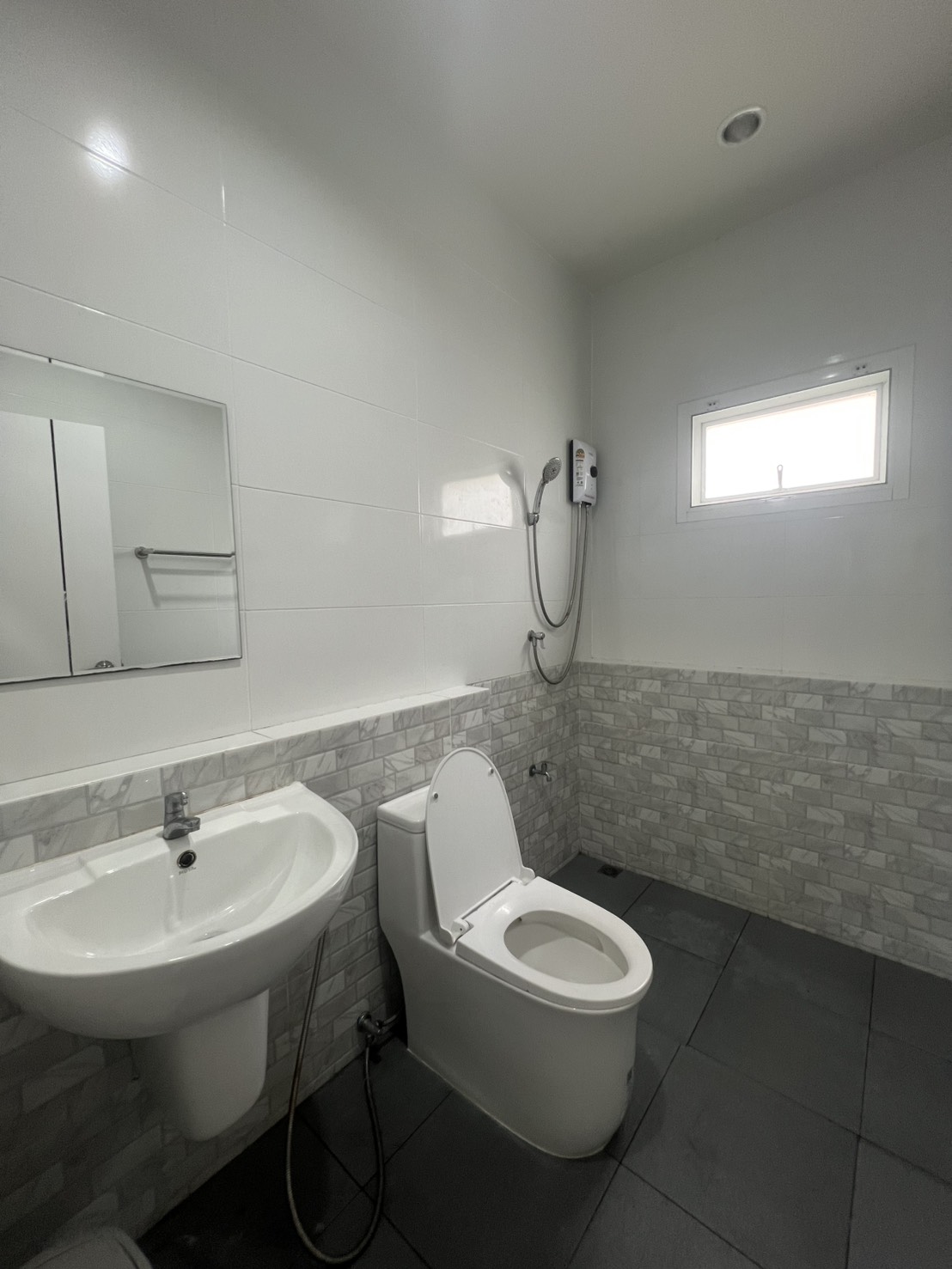 บ้านเดี่ยวสองชั้นให้เช่า 4 ห้องนอน 4 ห้องน้ำ ทำเลสันทราย หนองจ๊อม | รหัส ASS-H1113