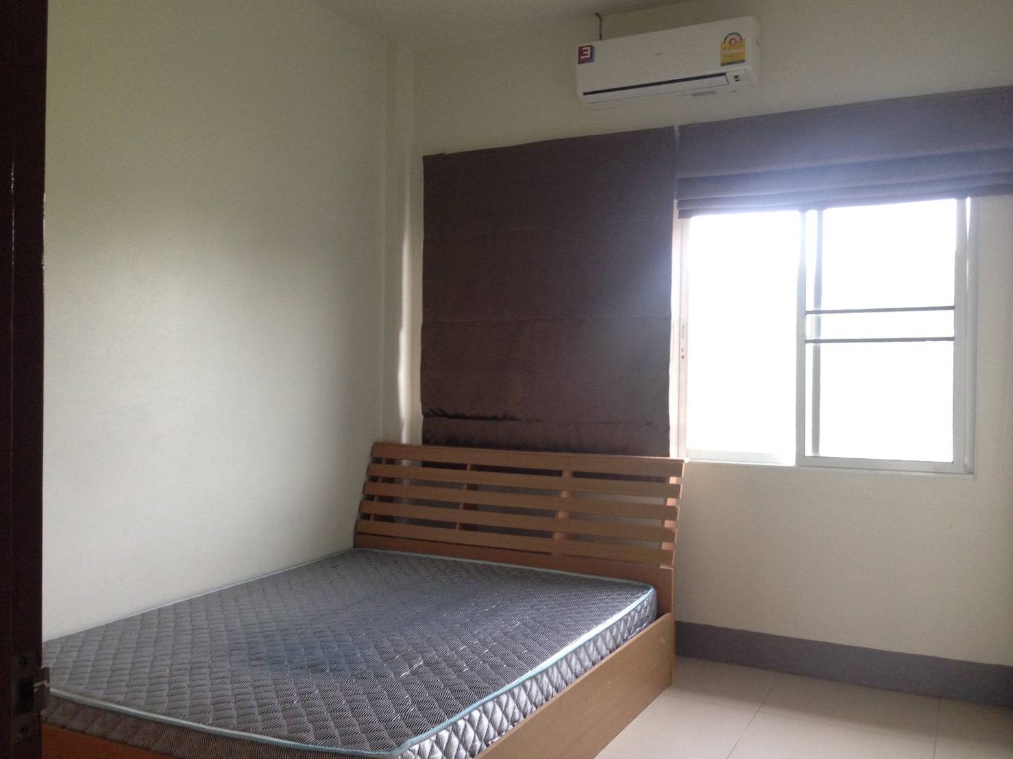 ทาวน์โฮมสองชั้นทำเลดี เดินทางสะดวก ใกล้สิ่งอำนวยความสะดวกครบครัน A6-T0180