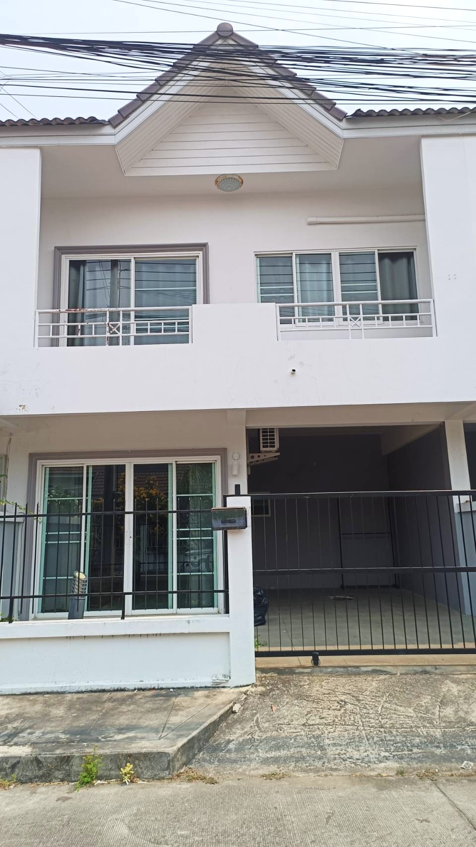 ทาวน์โฮมสองชั้นทำเลดี เดินทางสะดวก ใกล้สิ่งอำนวยความสะดวกครบครัน A6-T0180