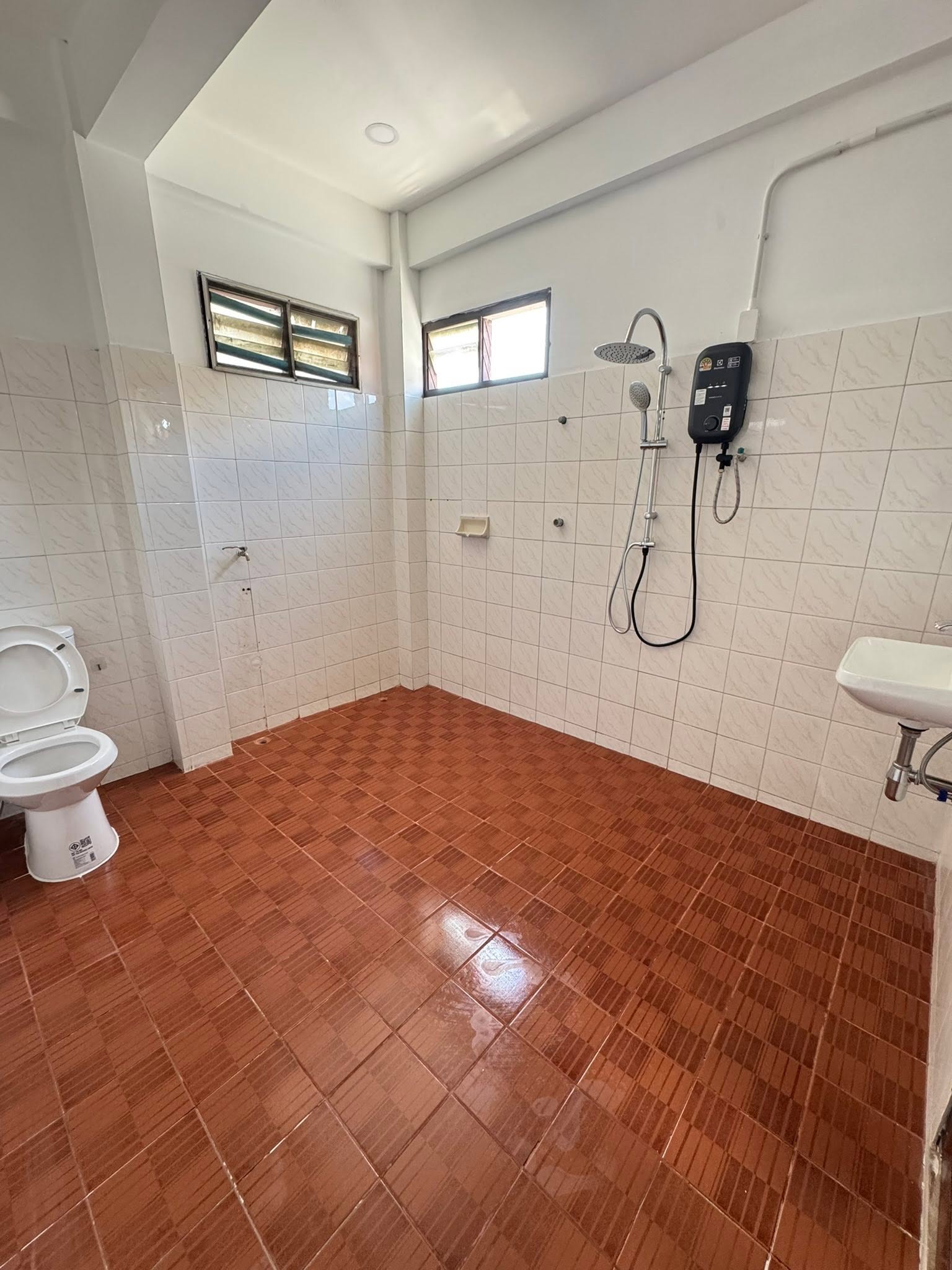 บ้านเดี่ยวสองชั้นทำเลศักยภาพ เหมาะสำหรับอยู่อาศัยหรือทำธุรกิจ A9-H0414