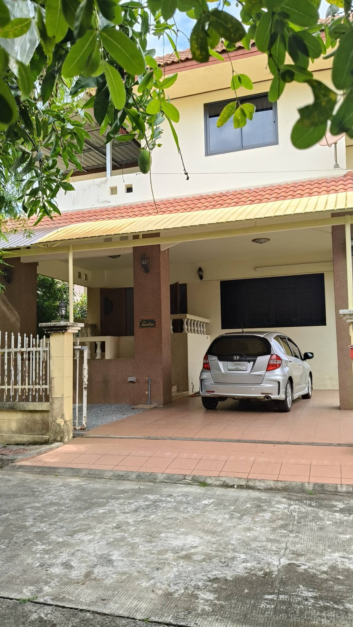 บ้านเดี่ยวหลังใหญ่ บนที่ดิน 128 ตร.ว. พร้อมห้องแม่บ้าน AHD-H1330