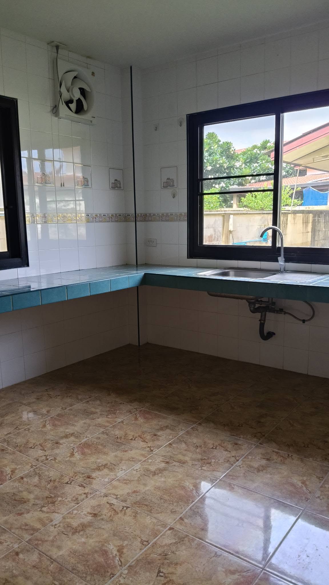 บ้านเดี่ยวหลังใหญ่ บนที่ดิน 128 ตร.ว. พร้อมห้องแม่บ้าน AHD-H1330